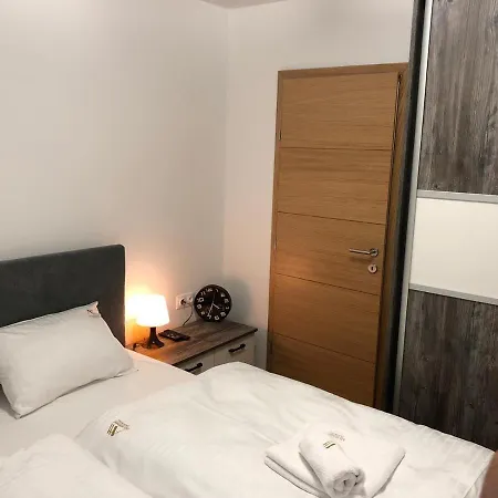 Apartment Am *